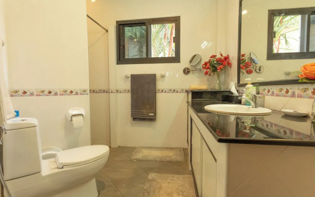 Thai-Style Villa with Charm V114