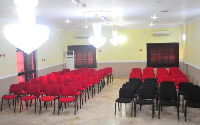 Peemos Place Warri