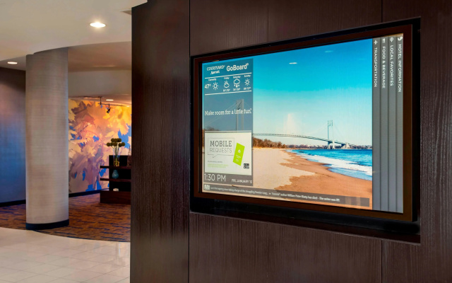 Courtyard by Marriott Republic Aprt Long Island/Farmingdale