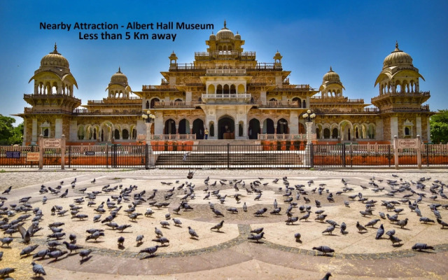 OYO Townhouse 263 Hotel Luxurs Shri Gopal Nagar