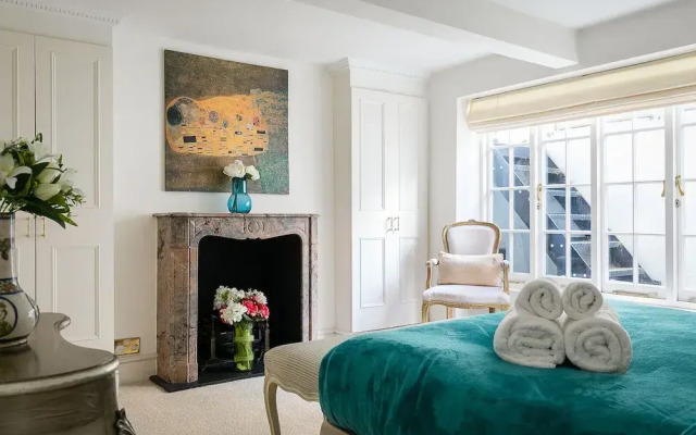 4-bedroom Townhouse in Knightsbridge Village