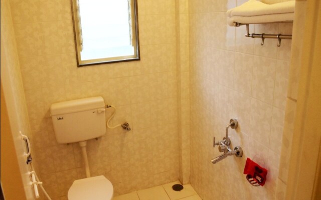 OYO 2161 Hotel Ashray