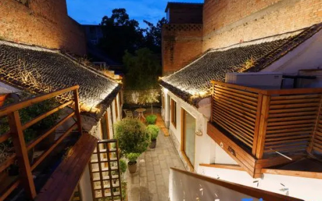 Homestay by Drum Tower (Lijingmen Cross Street Old Town Center) — 2-star hotel in Luoyang