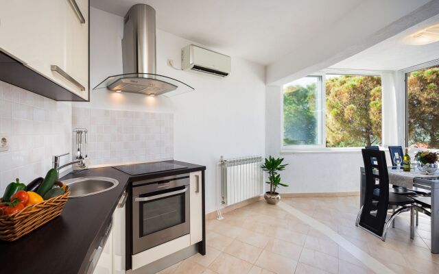 Holiday house Andre - swimming pool Nerezisca, Island Brac