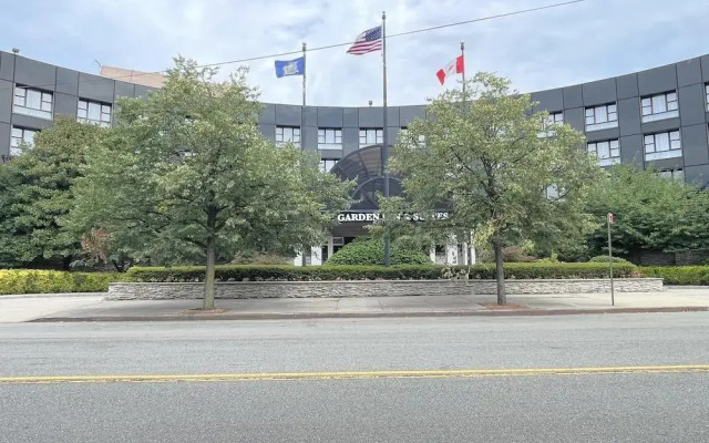 Garden Inn & Suites