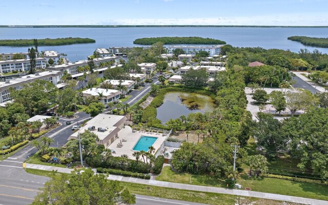 Serenity On Sutton 2 Bedroom Townhouse by RedAwning