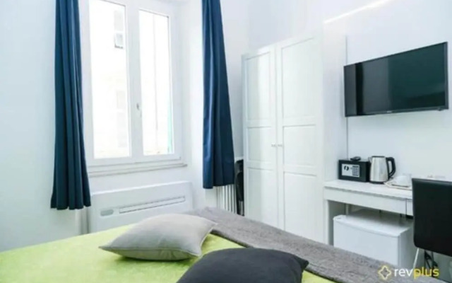 Lia Rooms