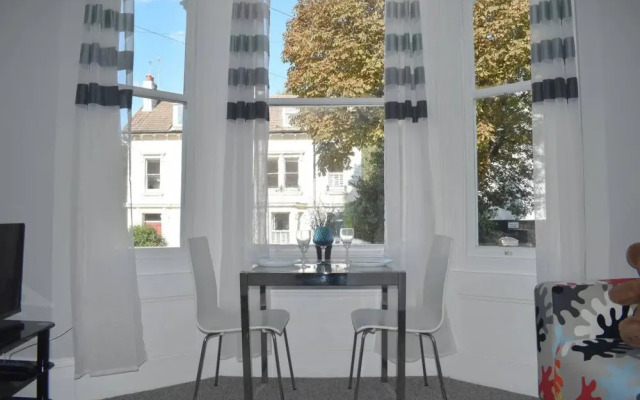 Contemporary 2 Bedroom Flat in Brighton