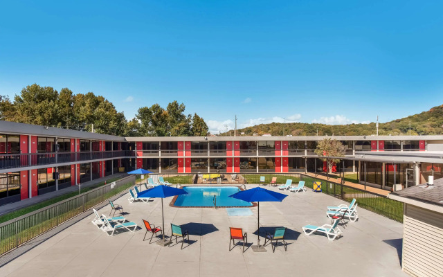 Econo Lodge Cave City