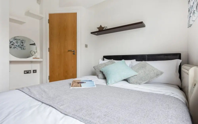 Platinum Apartment in Kensington 9941