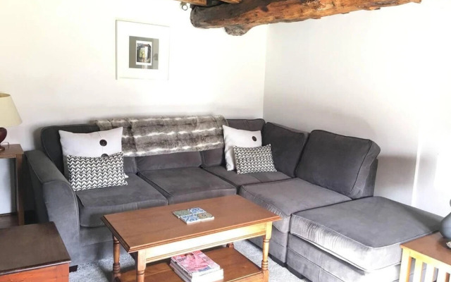 Traditional Cosy Cottage With Rural Views nr Coast