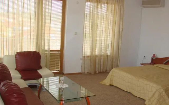 Golden Fish Family Hotel