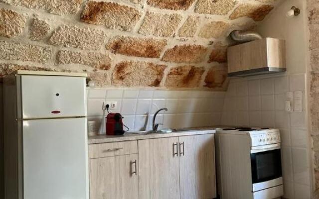 Tholos Studio, Sternes