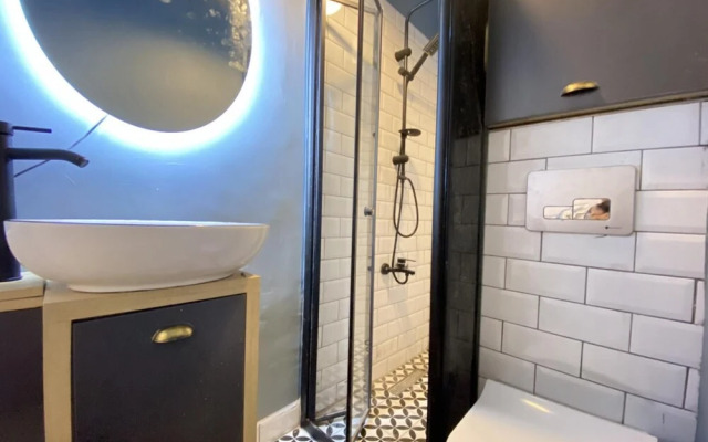 Central and Modern Flat in Cihangir