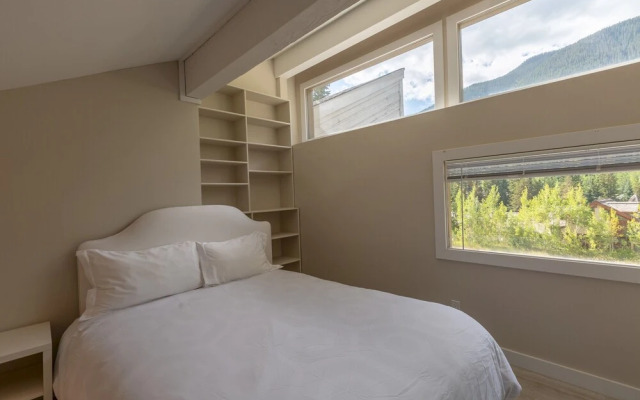 Charming Mountain Loft With Terrace