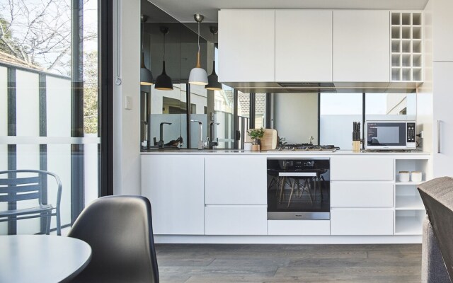 The Marc 201: A Splash of Emerald - Rejuvenate stays