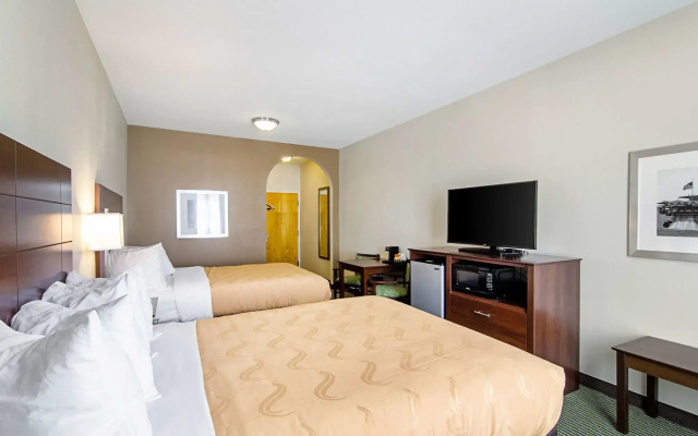 Quality Inn & Suites Near Tanger Outlet Mall