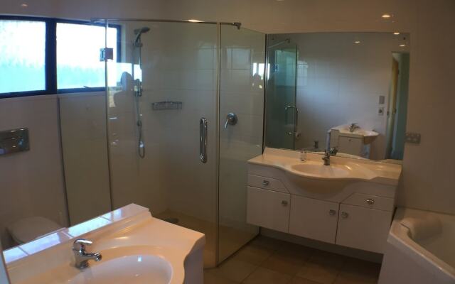Luxury Country Views in Riverlea