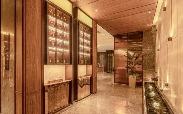 Crystal Hotel Shanghai Jinling East Road on the  Bund
