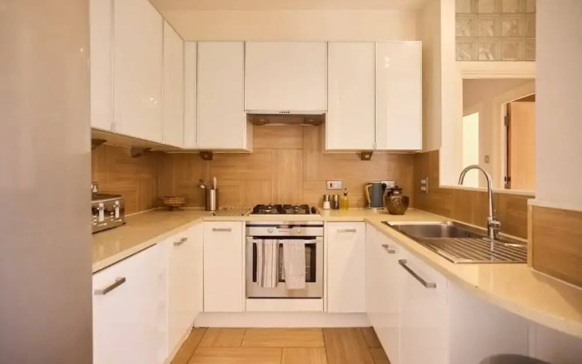 The Spitalfields Beauty - Bright 2bdr Flat