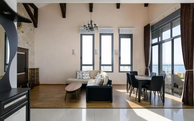 Jacuzzi Penthouse with Sea View in Natanya