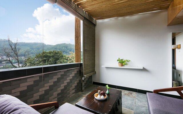 Hangzhou PuYu Travelling with Hotel