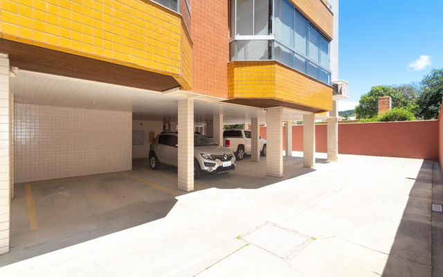 Apartamento a 150 metros da Praia de Mariscal.