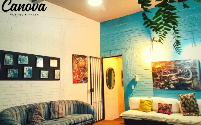 Canova Hostel & Pizza