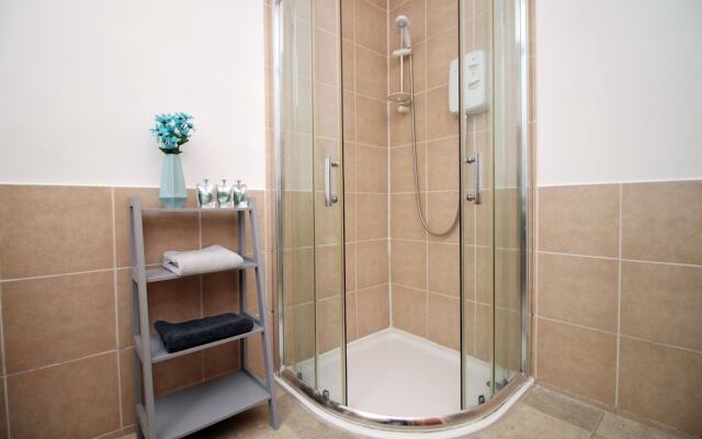 Karah Suites - Church Road II