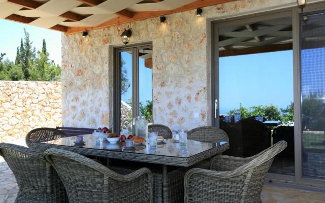Goudis Suites