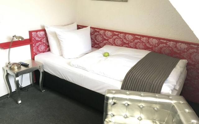 Hotel H.E.Y.M.A.N.N.