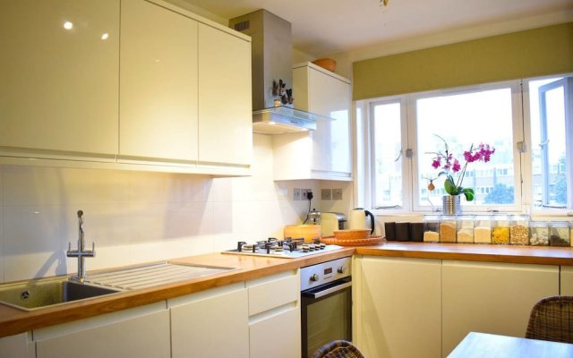 Artistically Decorated 1 Bedroom Flat in Limehouse