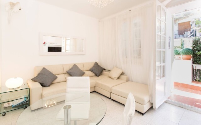 Apart In The Center With Terrace