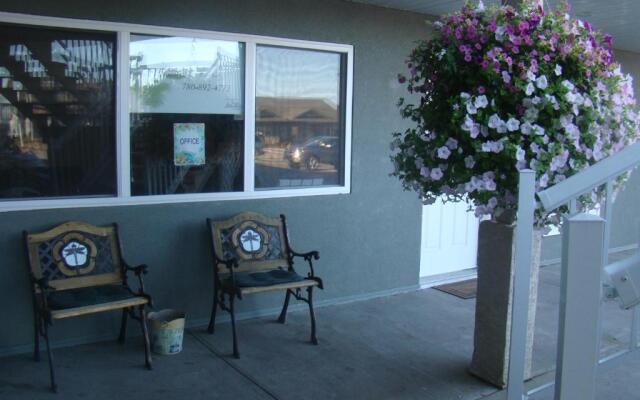 Shoreside Inn & Suites