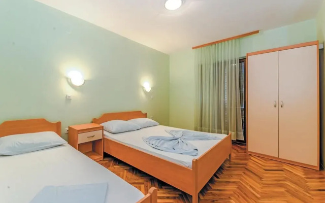 Beautiful Home in Bosana With Wifi and 2 Bedrooms