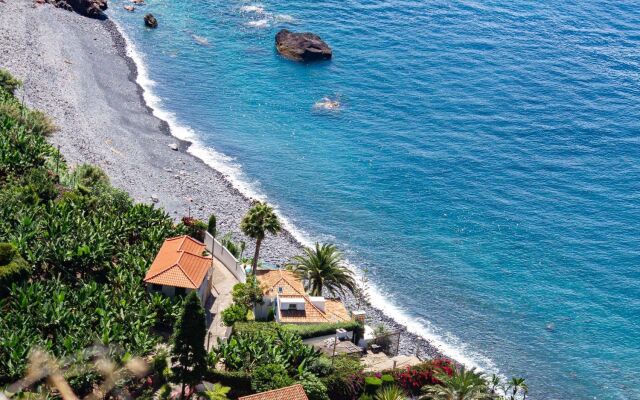 Beachfront cottage in sunny Calheta – the ideal hideaway | Cottage do Mar