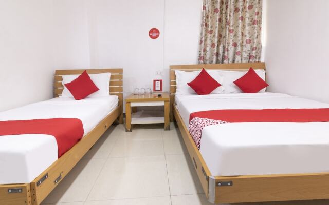 Lucky Hotel by OYO Rooms