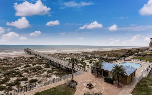 Tastefully Decorated Condo with Scenic Beach Views by RedAwning