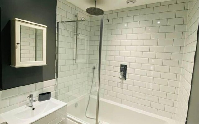 Lovely 2-bed House in Rochester