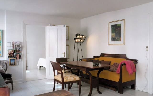 apartment historical building 1374-1