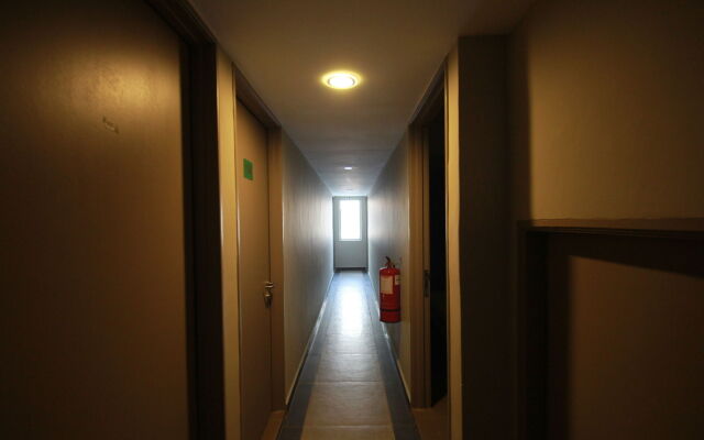 Oyo 89442 24 Seven Hotel