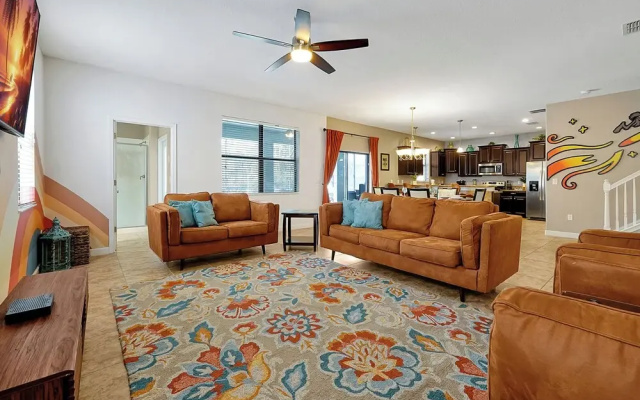 1452 Myrtlewood, 6 Beds