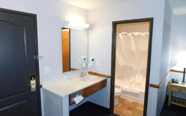 Northwoods Best Inn (ex.Americas Best Value Inn Chetek)