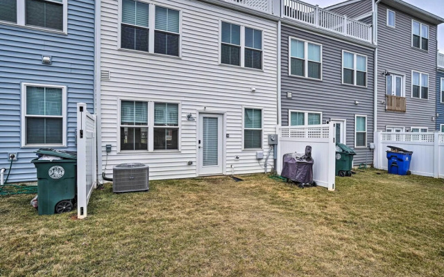 Modern Townhome 4 Mi to Downtown Frederick!