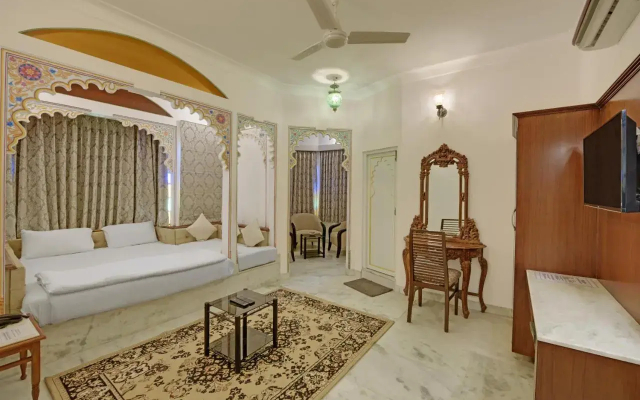 Hotel Raj Palace By Howard