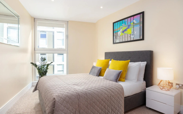 One Bed Lanterns Court Apartment in Canary Wharf