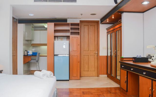Stylish and Posh Studio Park Royale Apartment