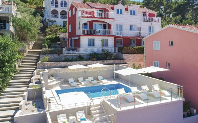 Two-Bedroom Apartment in Prigradica