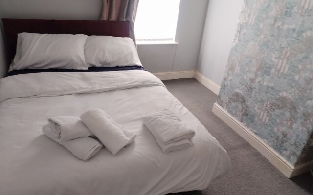 Comfortable 4-bed House in Hucknall, Nottingham
