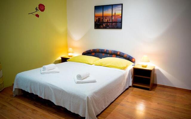 Apts&rooms Robi-50m from beach